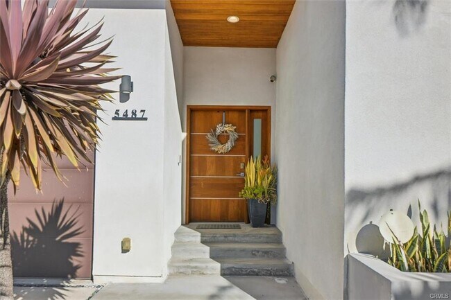 Building Photo - 5487 Blanco Way