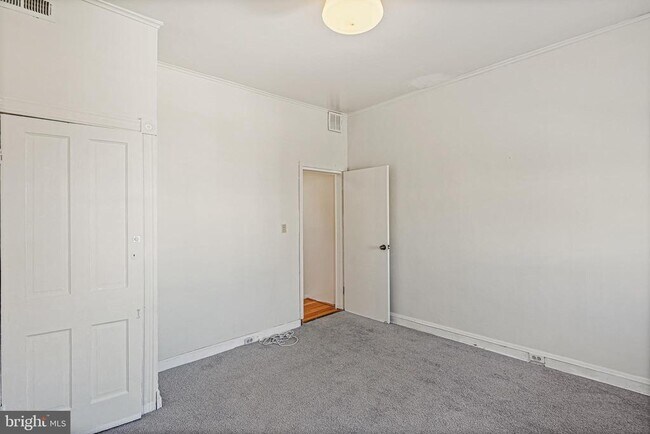 Building Photo - 208 S East Ave