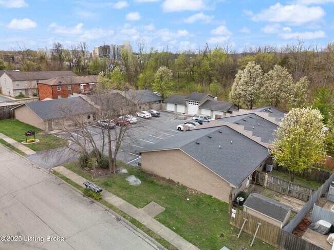 Building Photo - 703 Victoria Ct