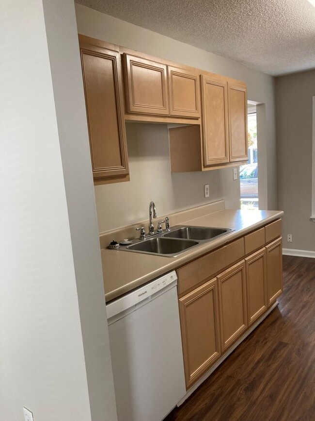 Building Photo - Modern Townhome Living Near Downtown Augusta & the Medical District