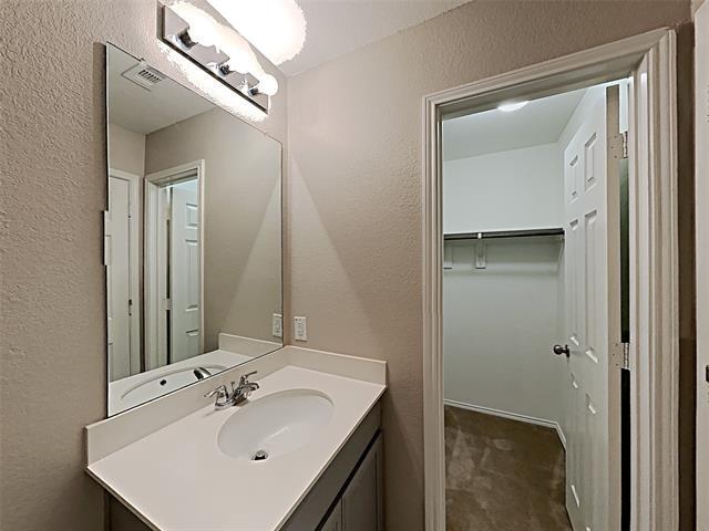 Building Photo - 2220 Heaton St