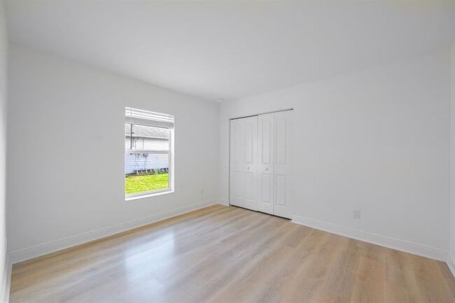 Building Photo - 3838 SW Hainlin St