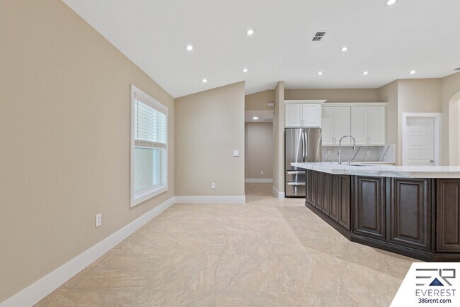 Building Photo - 1 Zaftig Ct