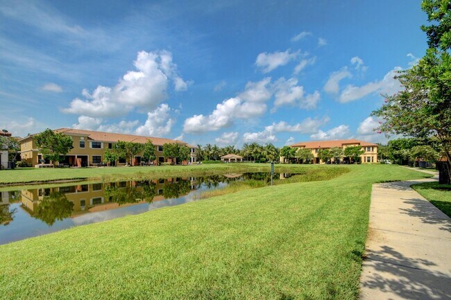 Building Photo - 10385 Wellington Parc Dr