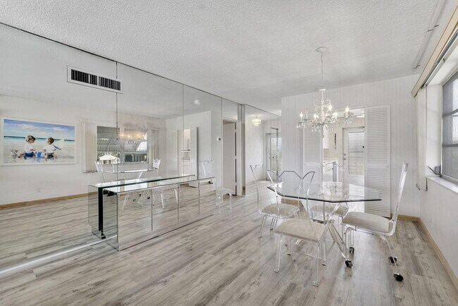 Building Photo - 101 NE 19th Ave