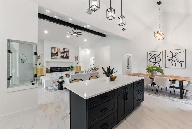 Building Photo - 418 Bedford Dr