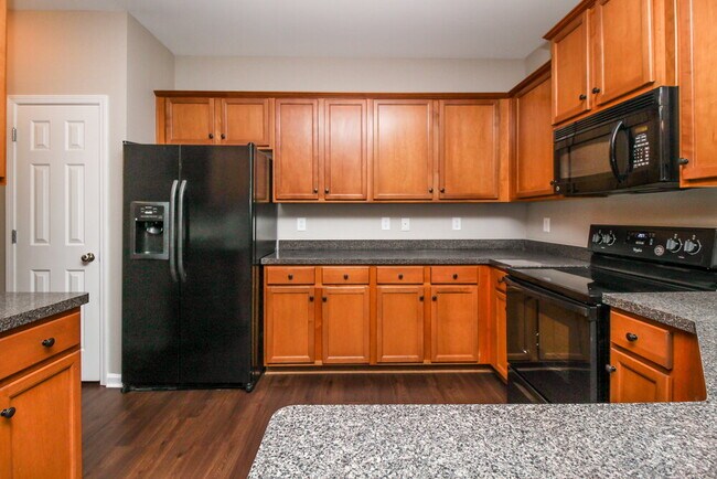 Building Photo - 5005 Amethyst Dr