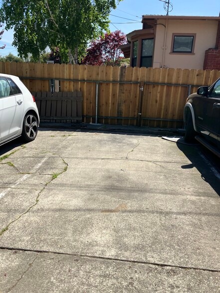 Building Photo - 945 40th St