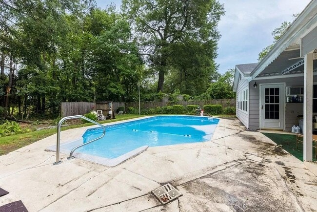 Building Photo - 1108 Rosewood Dr