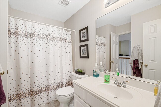Building Photo - 1014 Enclave Square N