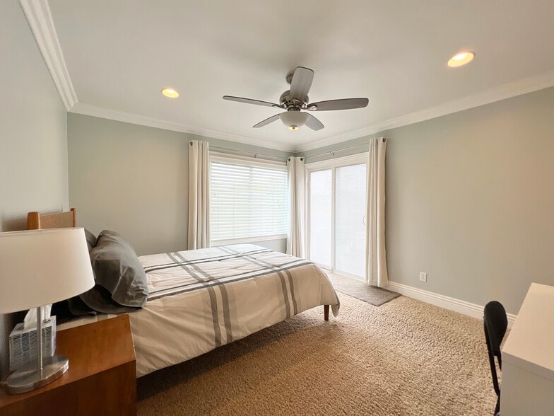 Building Photo - 5023 Verdura Ave