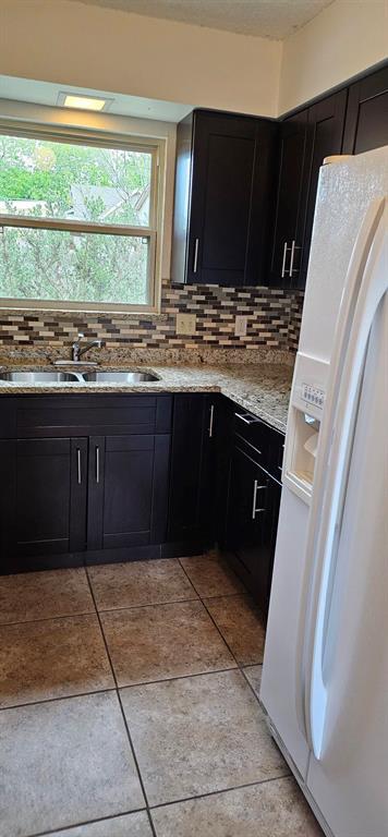 Building Photo - 5409 Duval St