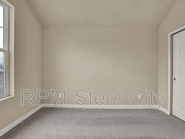 Building Photo - 753 S Laurue Dr