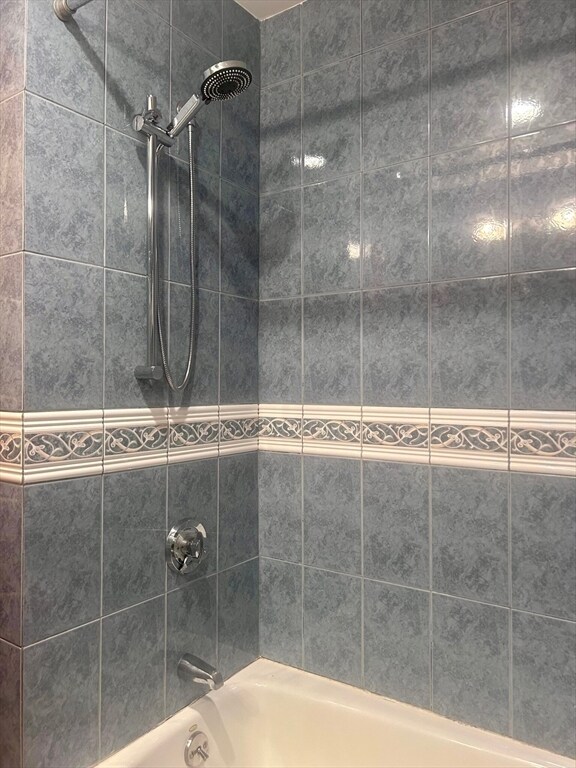 Building Photo - 140 Kenrick St