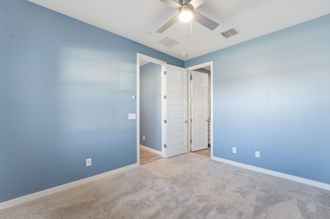 Building Photo - ** Like new Luxurious Modern townhome with 2 Master Suits in Warner Meadows**