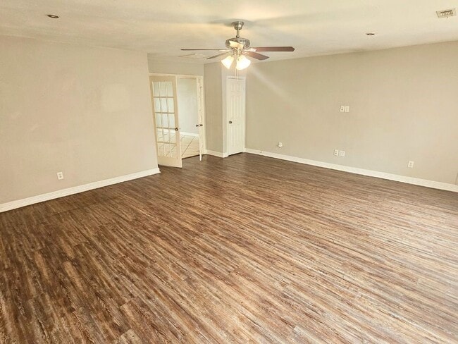 Building Photo - 9526 Golden Wood Ln
