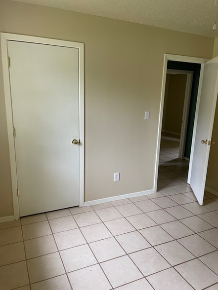 Building Photo - 500 Pee Jay Cv