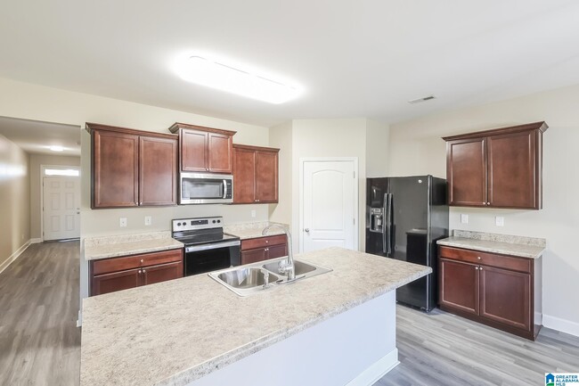 Building Photo - 3004830048 Glenrose Way
