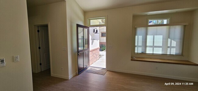 Building Photo - 520 E Clark Ave