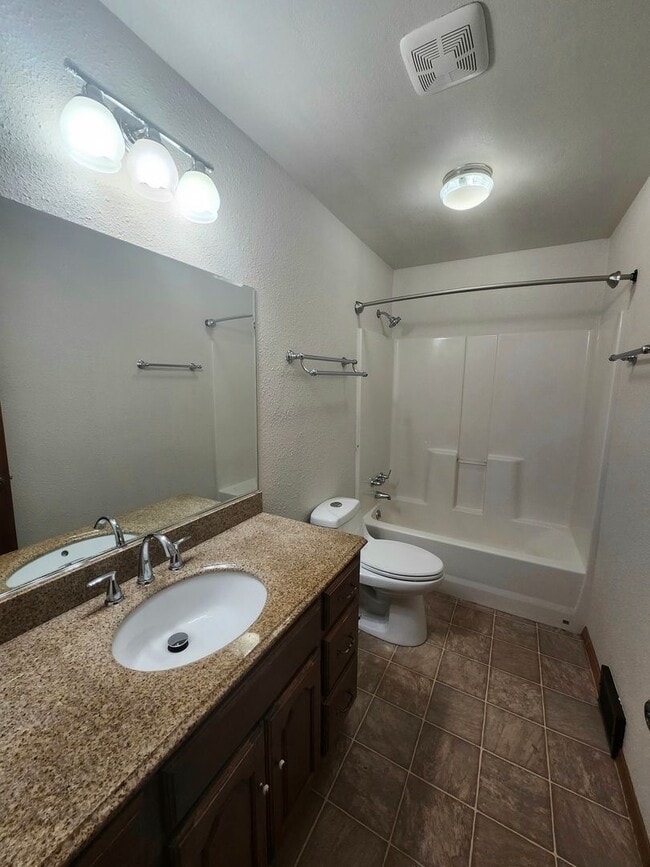 Building Photo - Charming 3-bedroom, 1-bathroom home located in the vibrant community of Pasco, WA.