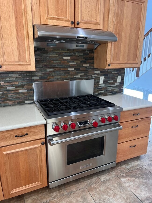 Building Photo - FANTASTIC 2 STORY HOME, 3 bedroom, 2.5 bat...