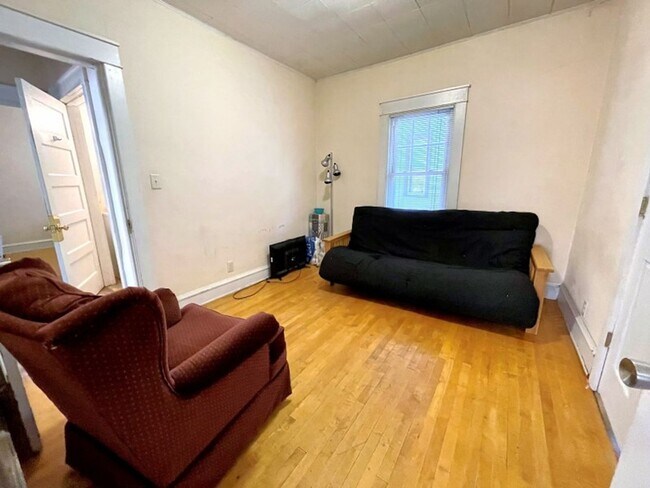 Building Photo - 1608/10 Hoyt St.