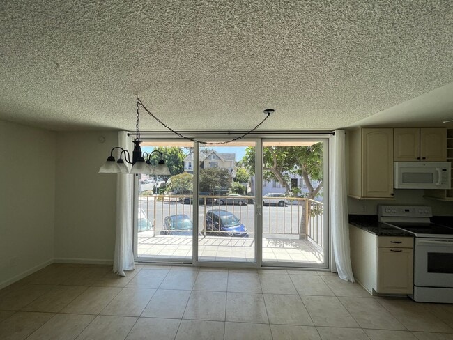 Building Photo - 2 Bedroom 2 Bath Spacious Condo For Rent in Long Beach Comes with Assigned Garage Space - Marketi...