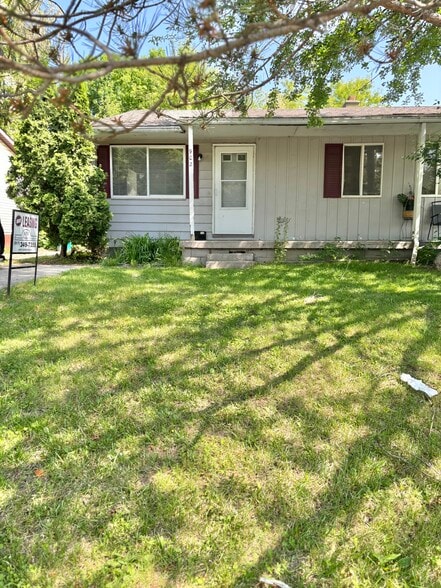 Building Photo - 902 Vincent Ct