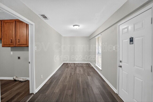 Building Photo - 936 N Las Vegas Trail