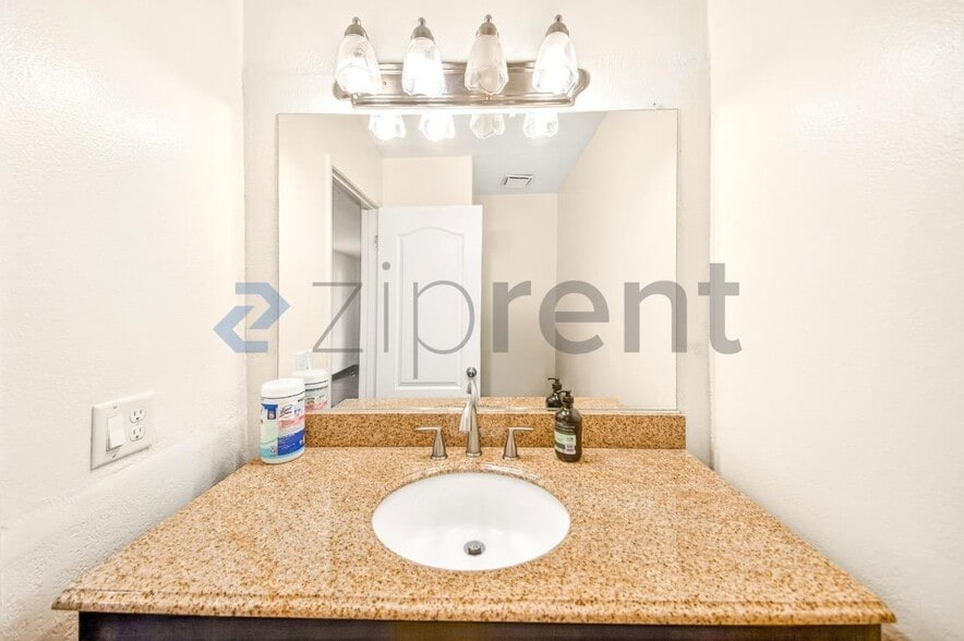 Building Photo - 29723 Windsong Ln