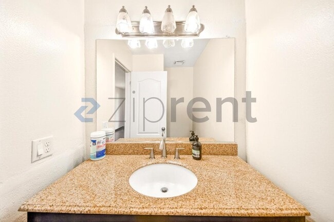 Building Photo - 29723 Windsong Ln