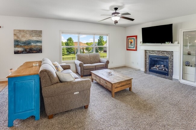 Building Photo - LUXURY 5 BEDROOM HOME AVAILABLE IN MAHOMET