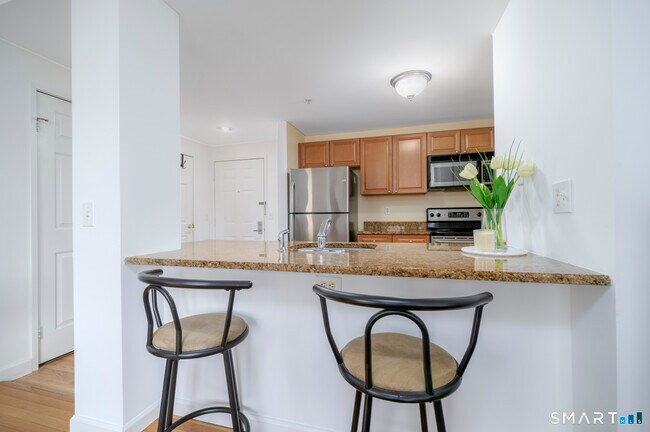 Building Photo - 300 Broad St