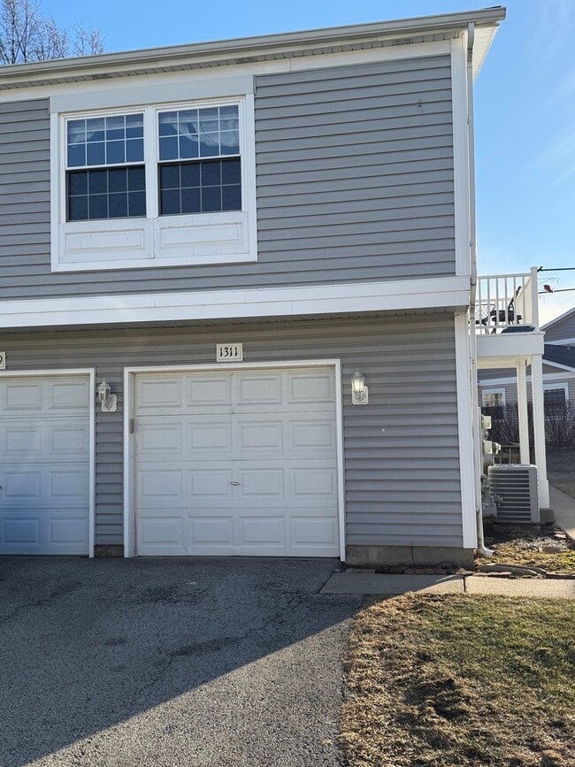 Building Photo - 1311 Fall Ct