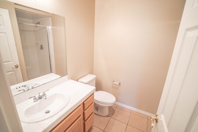 Building Photo - 4 Bedroom Home for Rent in Camarillo!