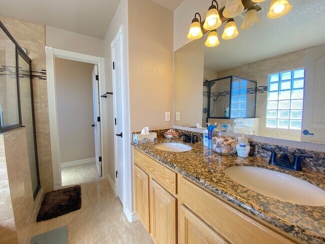 Building Photo - East El Paso Refrig A/C 4bed across from Park!