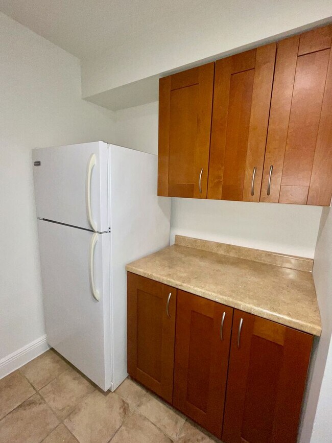 Building Photo - Southern Oaks 2 / 2 with Office & Sun Room