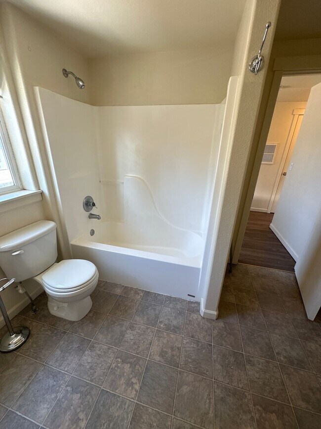 Building Photo - cle11