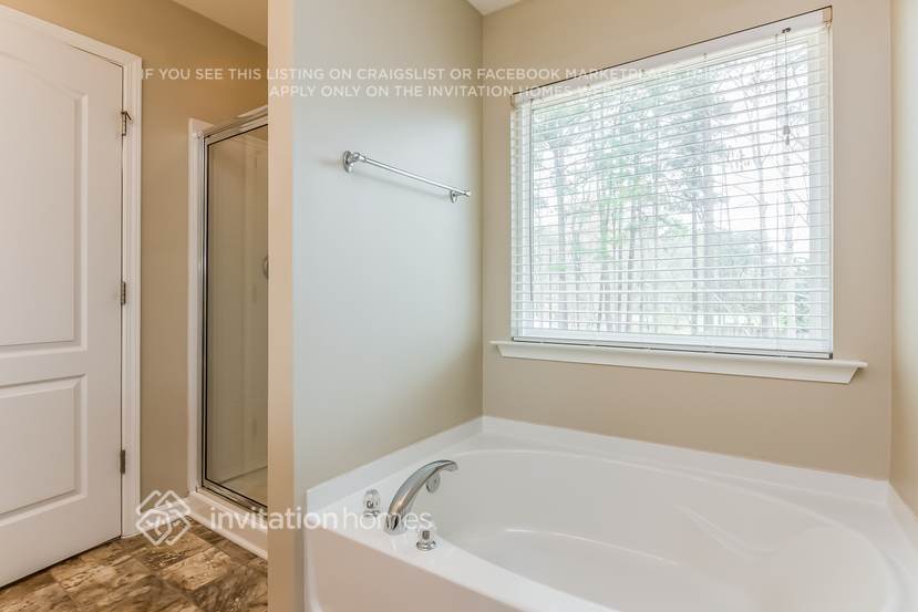 Building Photo - 116 Creekwood Tr