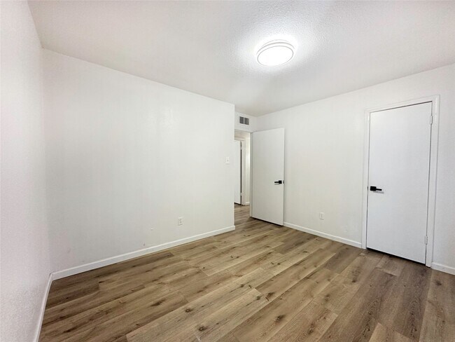 Building Photo - 9350 Country Creek St