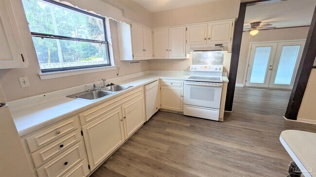 Building Photo - 1025 Revere Dr