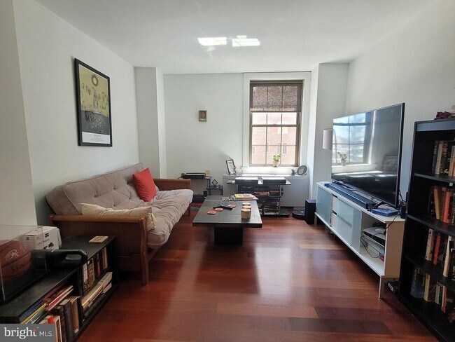 Building Photo - 219 S 18th St