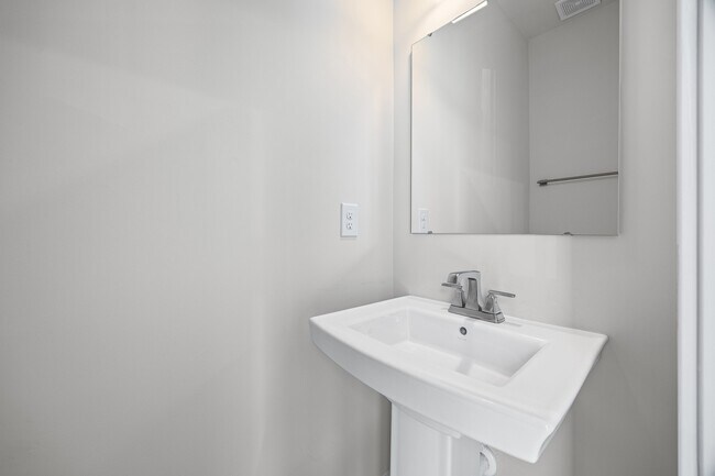 Building Photo - 2833 Statesville Ave