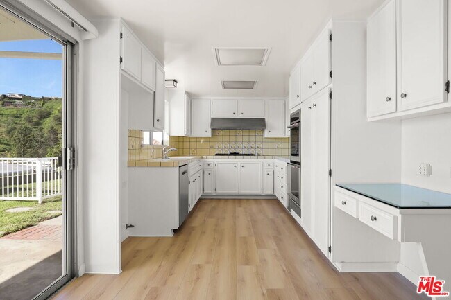 Building Photo - 1340 El Hito Cir