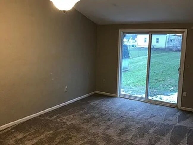 Building Photo - Section 8 Approved | Charming 3 Bed / 1 Bath Home in Lansing