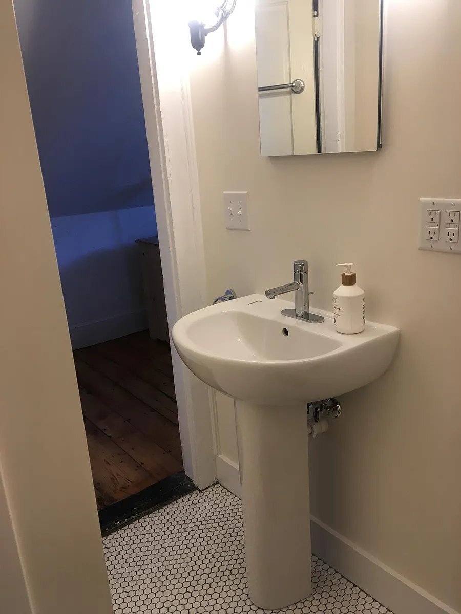 Building Photo - 2 Summer St