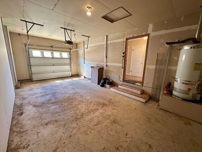 Building Photo - 3 Bedroom 2.5 Bathroom Home on 10 Acres Wi...