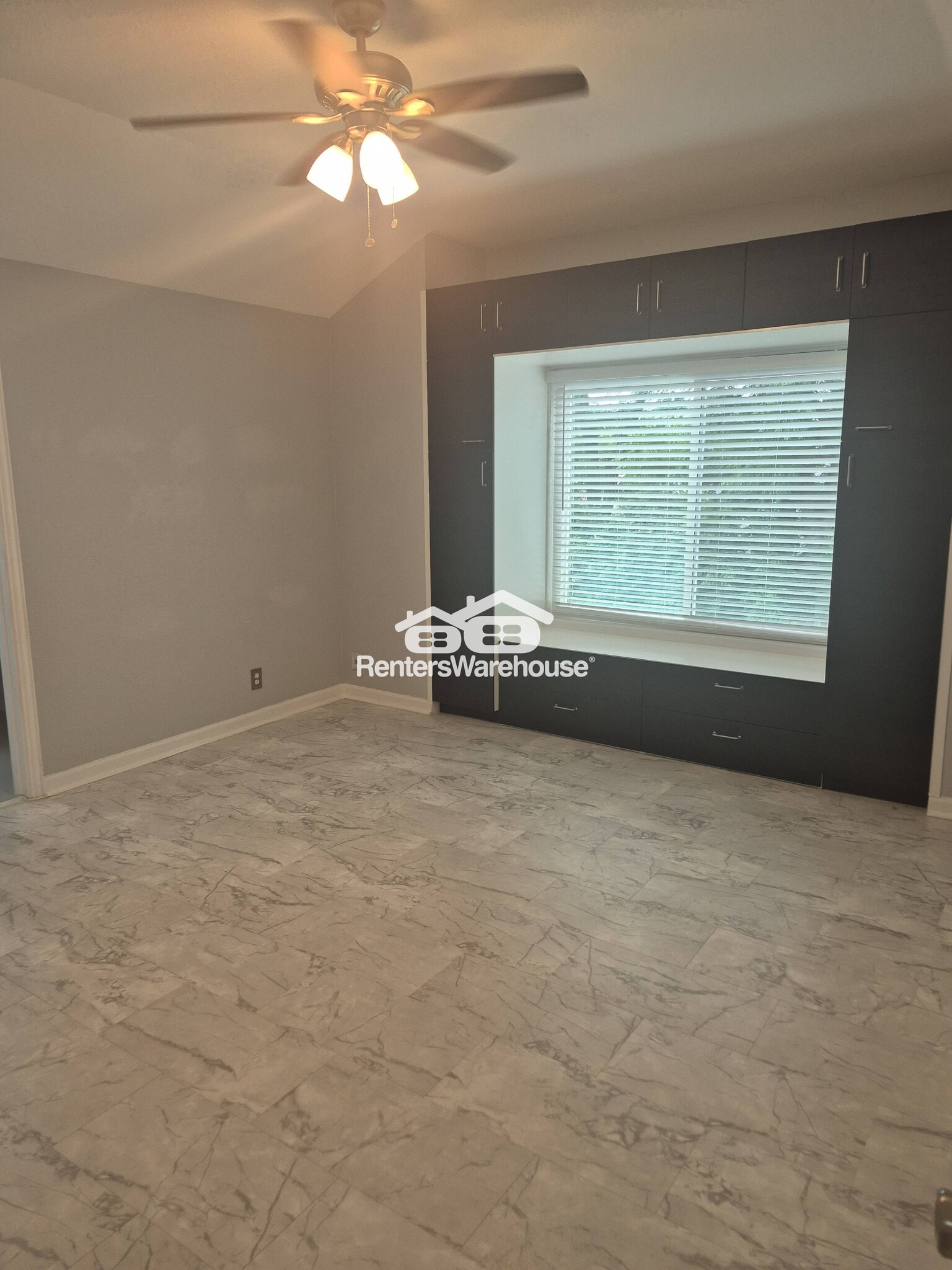 Building Photo - 9323 Bowen Dr