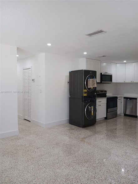 Building Photo - 9228 SW 37th St