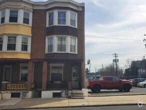 Building Photo - 5 Bedrooms, 2 Baths Home
